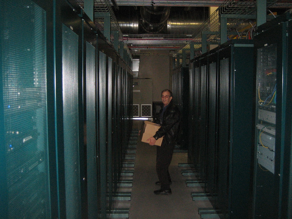 Delta three-phase UPS